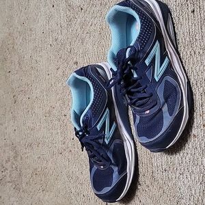 New Balance tennis shoes blue 8
